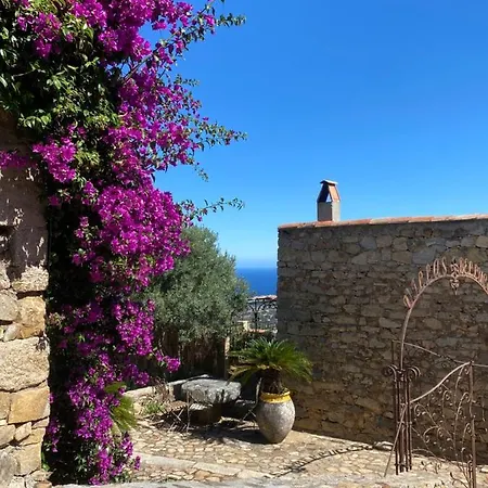 Bellucia Villa Cateri